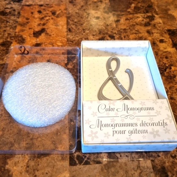 Lillian Rose Monogram Cake Topper Ampersand (& Symbol) - Picture 4 of 4